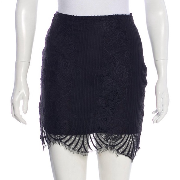 🚫SOLD🚫 For Love & Lemons Black Lace Mini Skirt S EUC - Picture 2 of 6